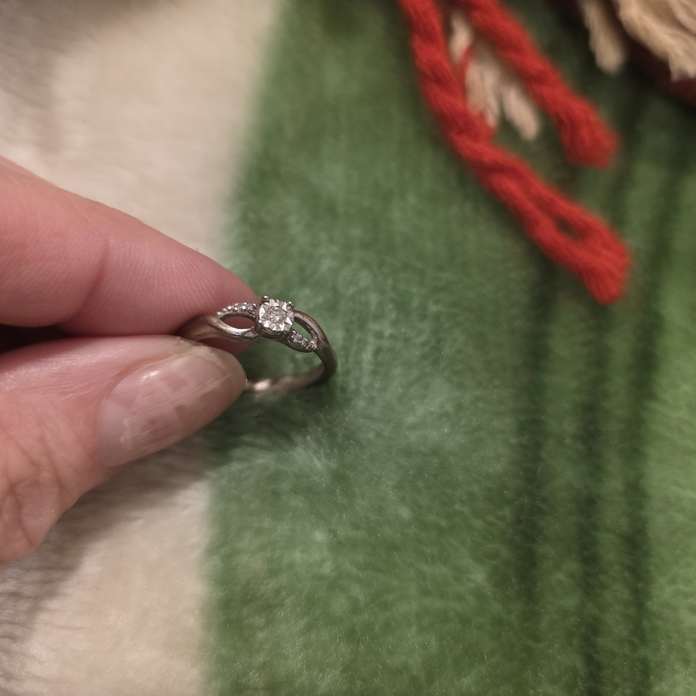Ring - Picture 2 of 7